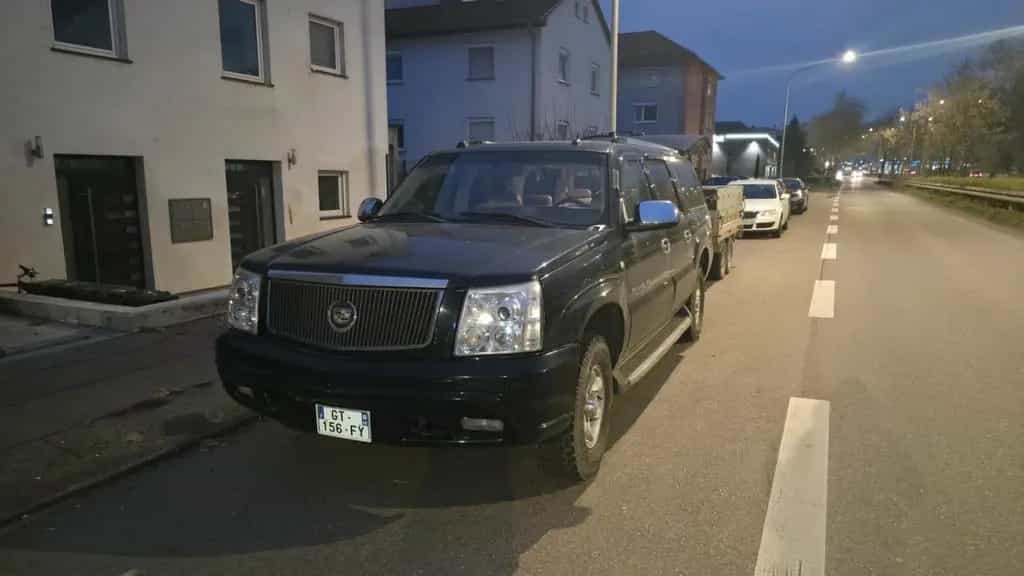 Cadillac Escalade 6.0 V8 JP Import Tausch möglich 11/2004-photo-1