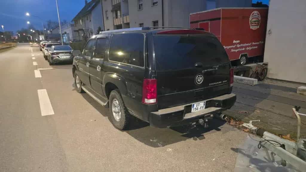 Cadillac Escalade 6.0 V8 JP Import Tausch möglich 11/2004-photo-4