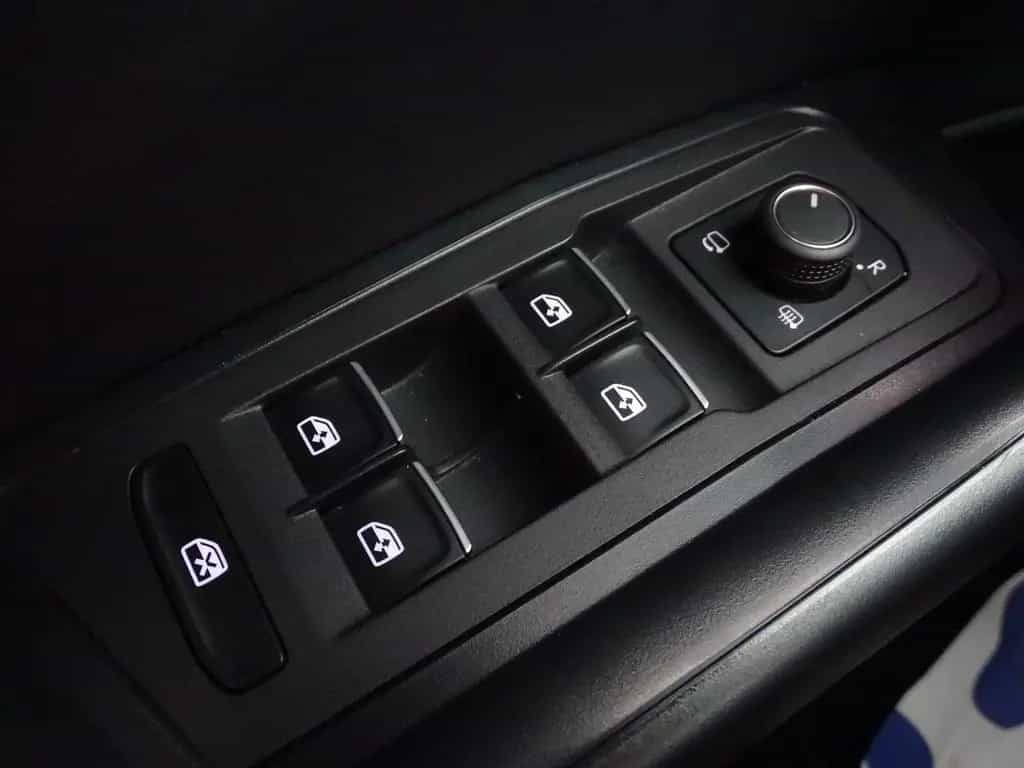 Volkswagen T-Roc 1.5 TSI R-Line LED Navi Sitzheizung AHK 07/2021-photo-24