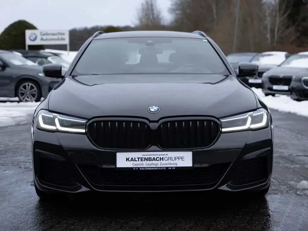 BMW 5 Series d Touring xDrive M-Sport PANO HUD LASER W-LAN 06/2022-photo-1