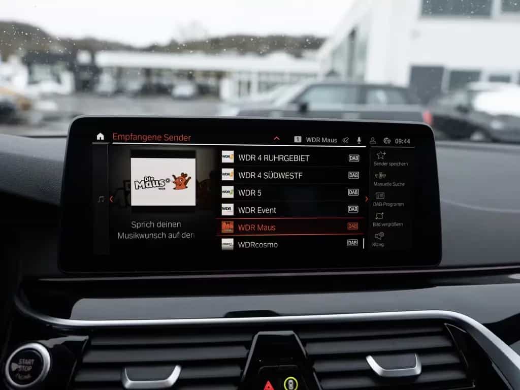 BMW 5 Series d Touring xDrive M-Sport PANO HUD LASER W-LAN 06/2022-photo-17