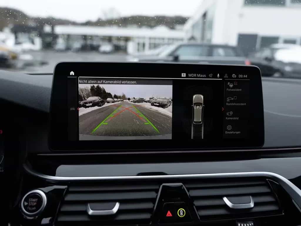 BMW 5 Series d Touring xDrive M-Sport PANO HUD LASER W-LAN 06/2022-photo-19