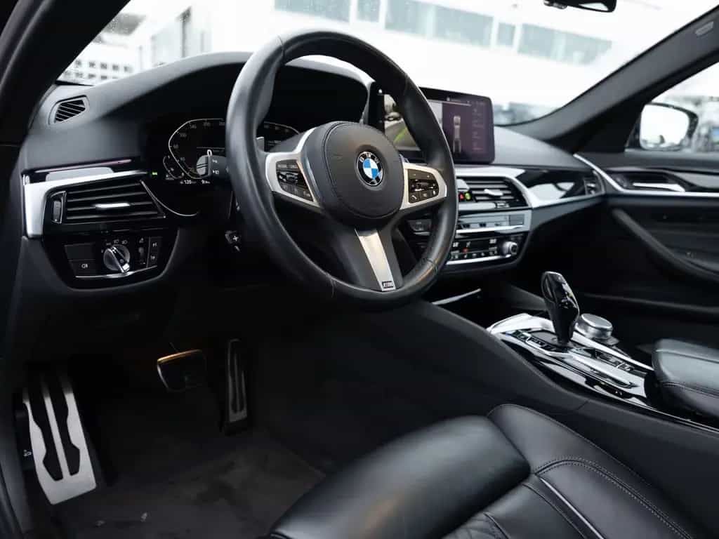 BMW 5 Series d Touring xDrive M-Sport PANO HUD LASER W-LAN 06/2022-photo-27