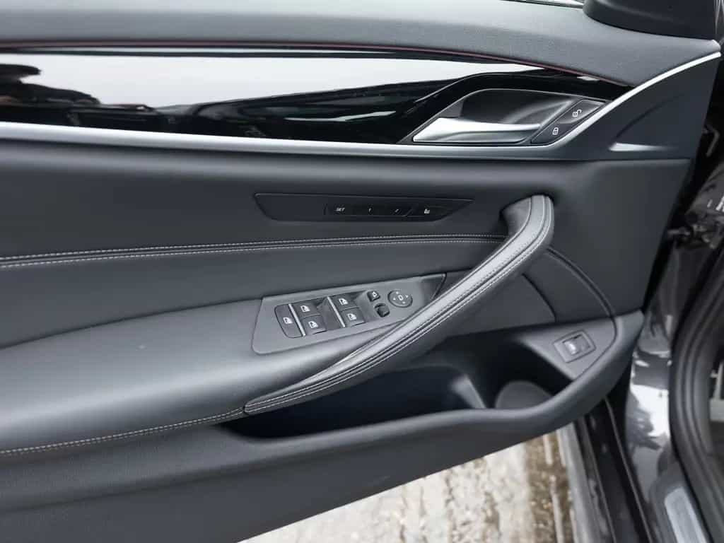 BMW 5 Series d Touring xDrive M-Sport PANO HUD LASER W-LAN 06/2022-photo-30