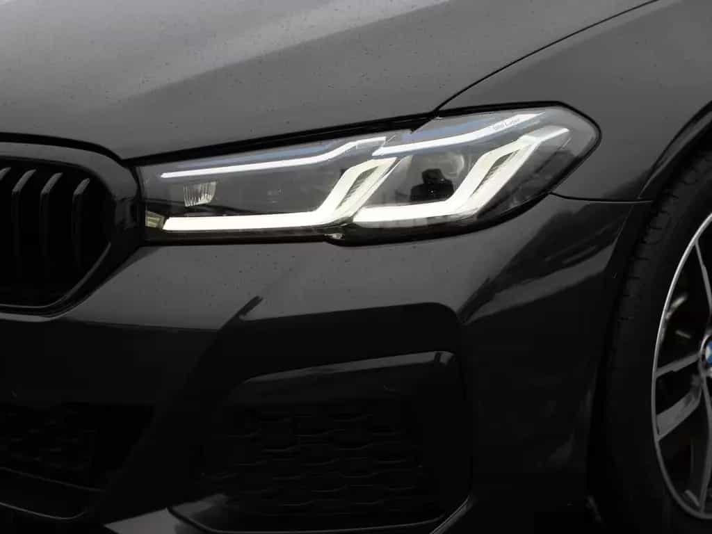 BMW 5 Series d Touring xDrive M-Sport PANO HUD LASER W-LAN 06/2022-photo-31