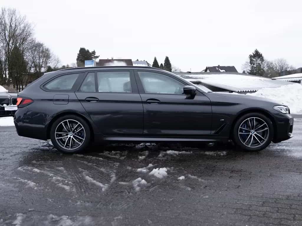 BMW 5 Series d Touring xDrive M-Sport PANO HUD LASER W-LAN 06/2022-photo-4