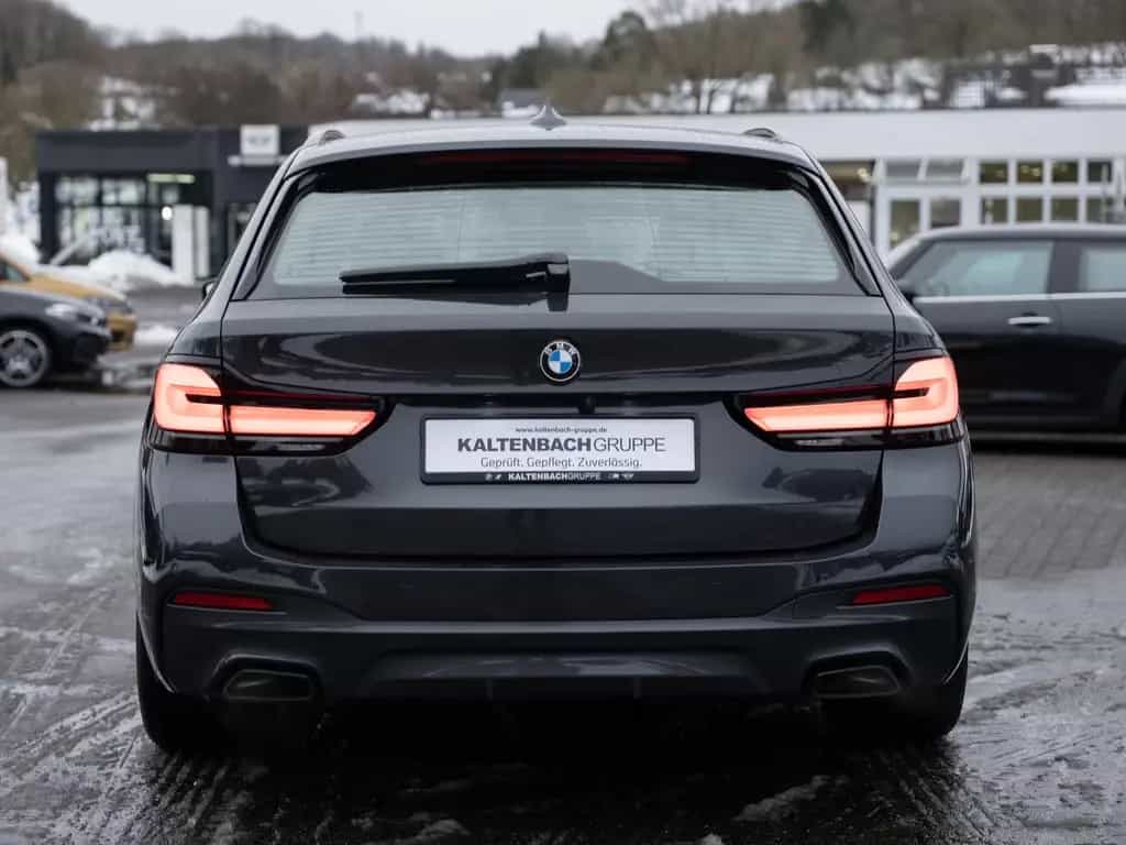 BMW 5 Series d Touring xDrive M-Sport PANO HUD LASER W-LAN 06/2022-photo-6