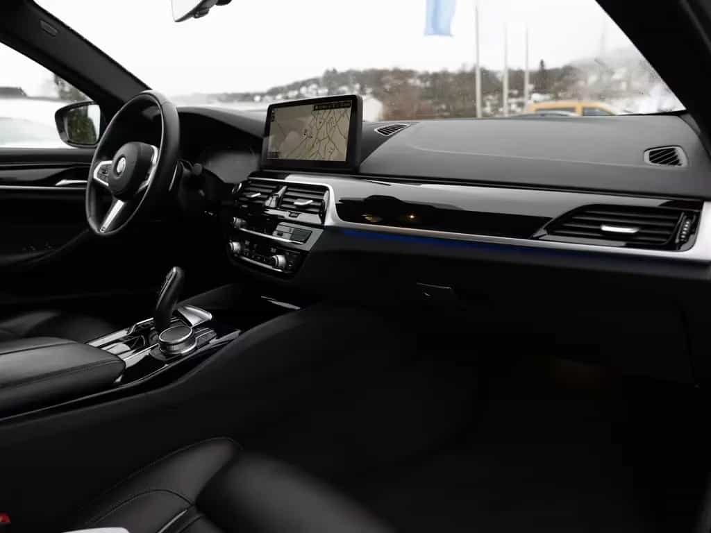 BMW 5 Series d Touring xDrive M-Sport PANO HUD LASER W-LAN 06/2022-photo-9