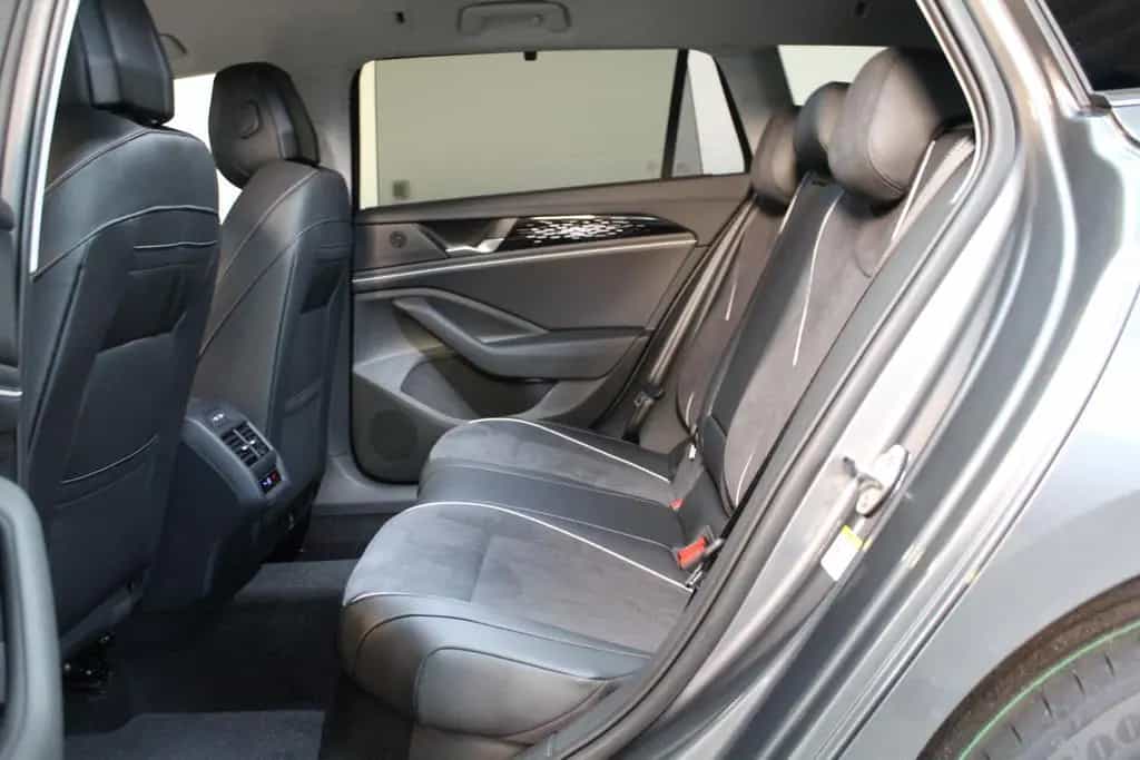 Volkswagen Passat Elegance 2.0 TDI DSG 150 PS SOFORT VERFÜ 11/2025-photo-22