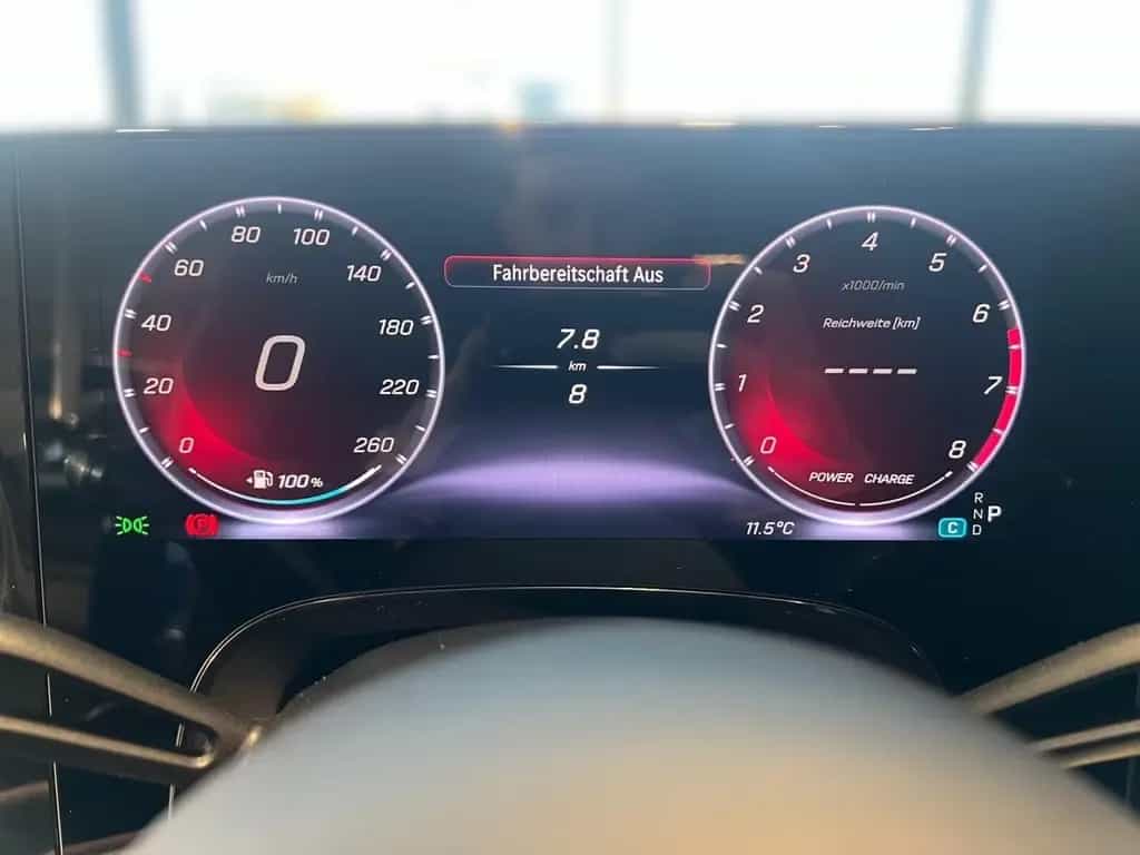 Mercedes-Benz CLA 200 4MATIC AMG Night*AHK*Burmester3D*Pano 12/2025-photo-5