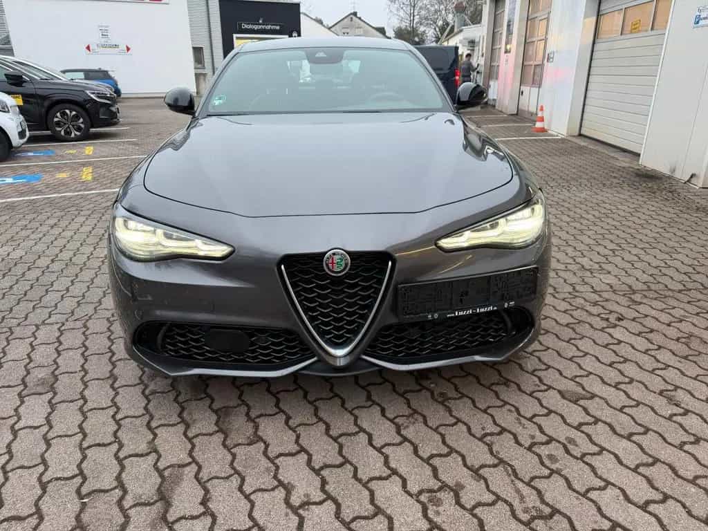 Alfa Romeo Giulia Ti Q4*SHZ*NAVi*Kamera* 11/2024-photo-1