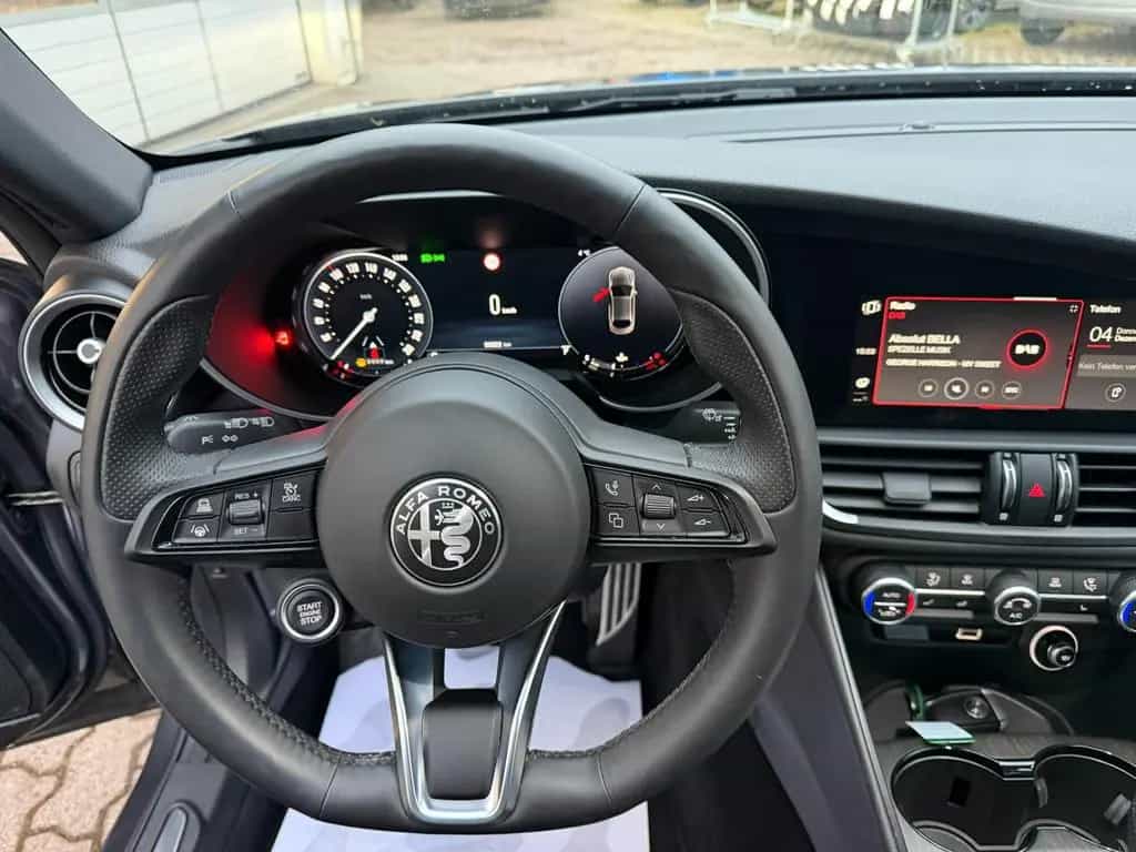 Alfa Romeo Giulia Ti Q4*SHZ*NAVi*Kamera* 11/2024-photo-10