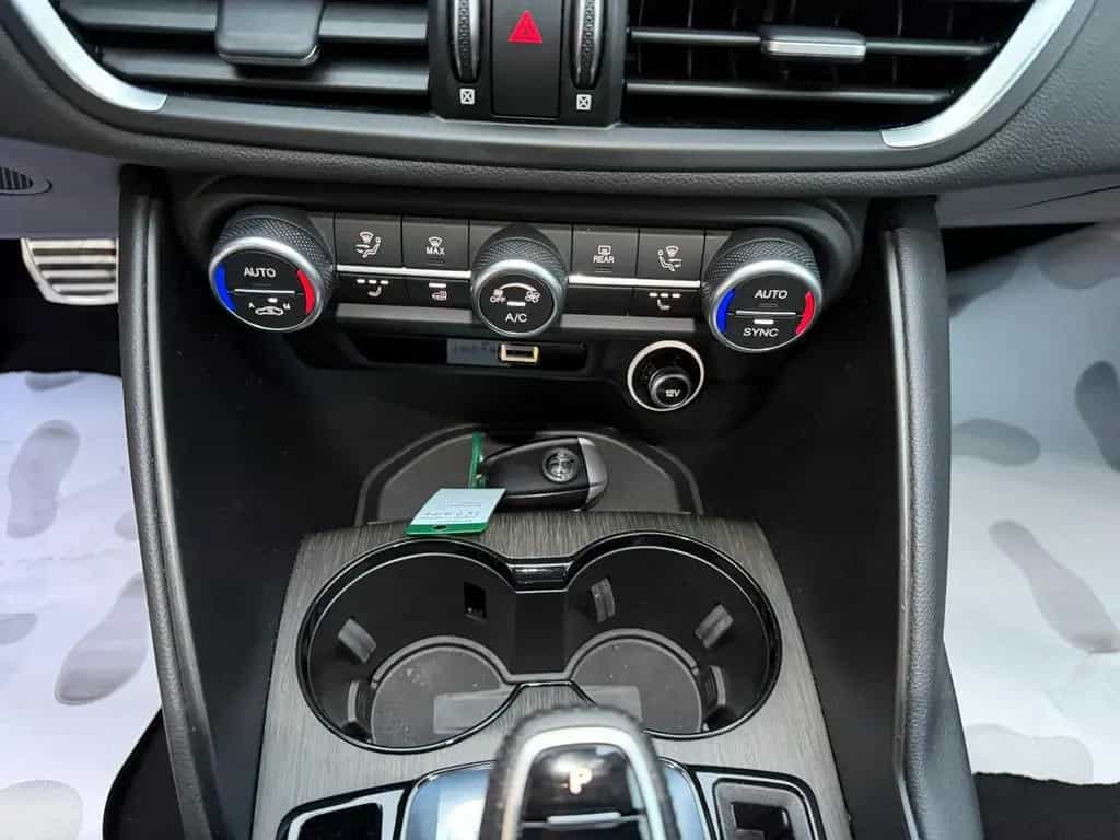 Alfa Romeo Giulia Ti Q4*SHZ*NAVi*Kamera* 11/2024-photo-11