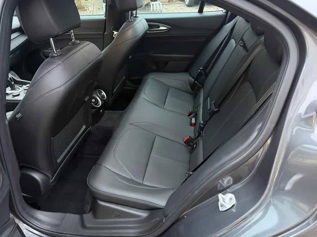 Alfa Romeo Giulia Ti Q4*SHZ*NAVi*Kamera* 11/2024-photo-12