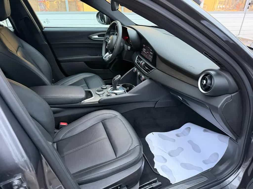 Alfa Romeo Giulia Ti Q4*SHZ*NAVi*Kamera* 11/2024-photo-15