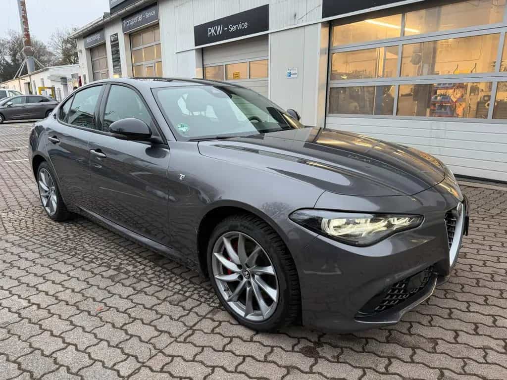Alfa Romeo Giulia Ti Q4*SHZ*NAVi*Kamera* 11/2024-photo-2
