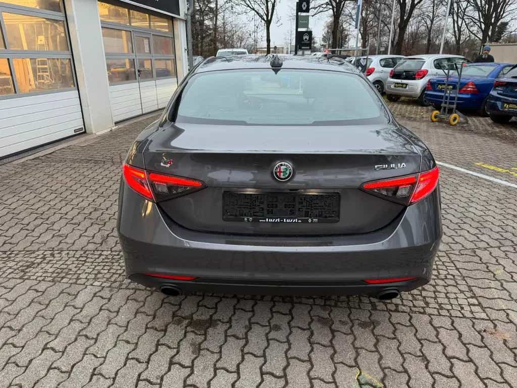 Alfa Romeo Giulia Ti Q4*SHZ*NAVi*Kamera* 11/2024-photo-5