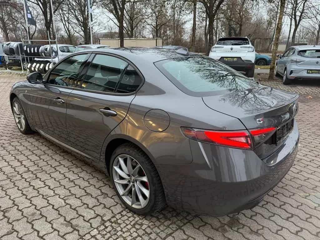 Alfa Romeo Giulia Ti Q4*SHZ*NAVi*Kamera* 11/2024-photo-6