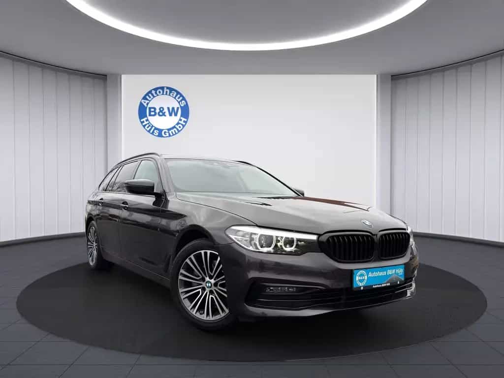 BMW 5 Series 520 i Sport Line*PANO*LIVE*SHZ*LED* 01/2020-photo-0
