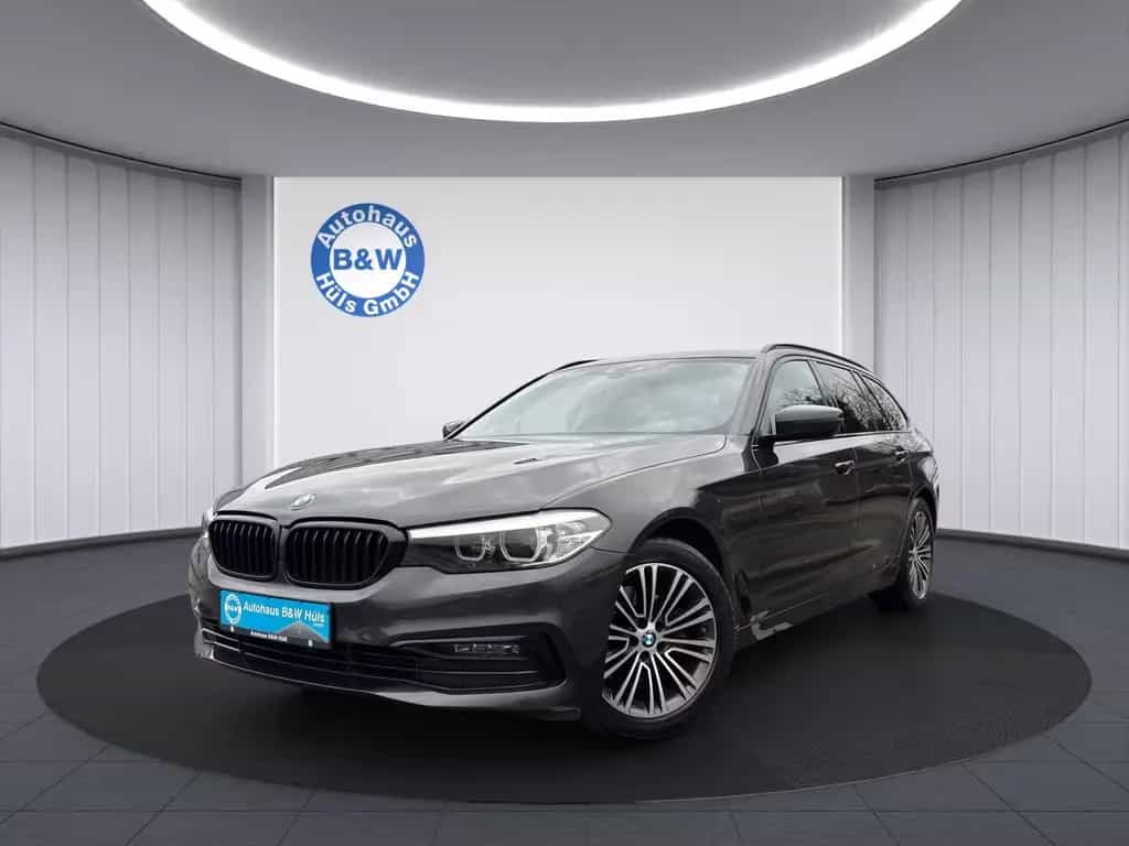 BMW 5 Series 520 i Sport Line*PANO*LIVE*SHZ*LED* 01/2020-photo-1
