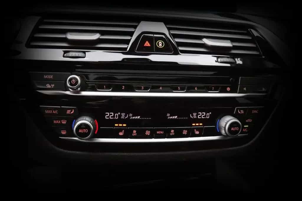 BMW 5 Series 520 i Sport Line*PANO*LIVE*SHZ*LED* 01/2020-photo-11