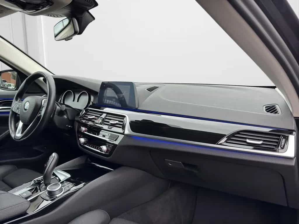 BMW 5 Series 520 i Sport Line*PANO*LIVE*SHZ*LED* 01/2020-photo-13