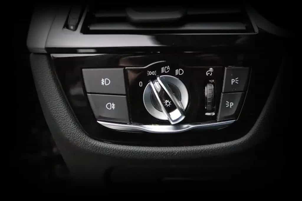 BMW 5 Series 520 i Sport Line*PANO*LIVE*SHZ*LED* 01/2020-photo-19