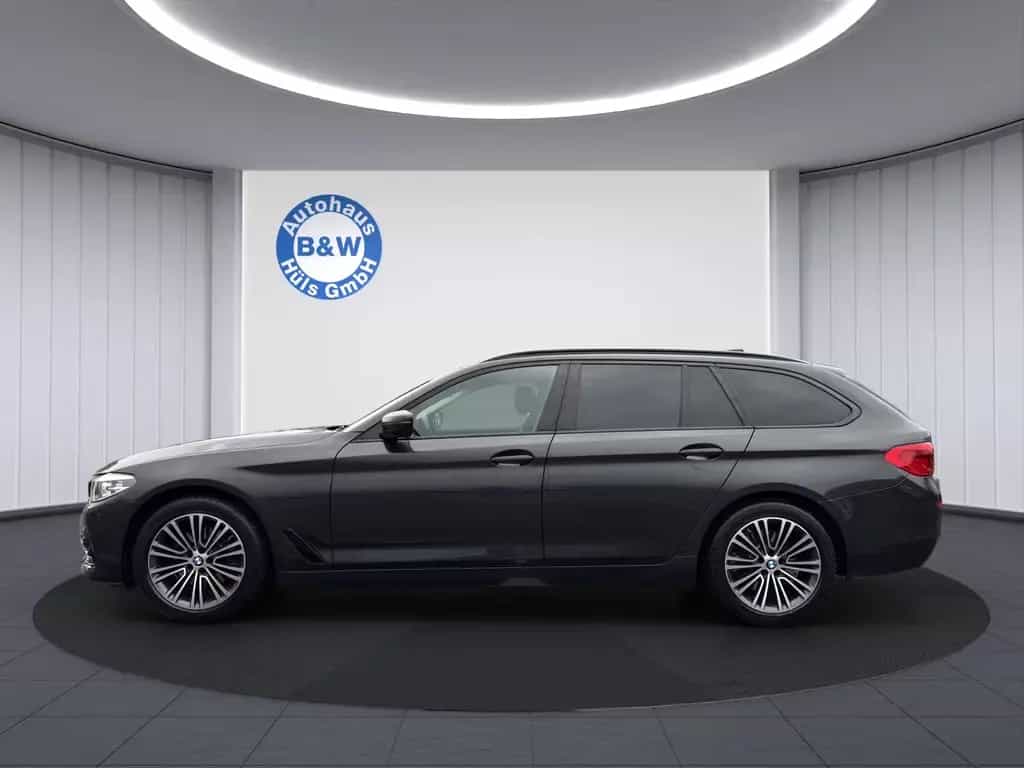 BMW 5 Series 520 i Sport Line*PANO*LIVE*SHZ*LED* 01/2020-photo-2