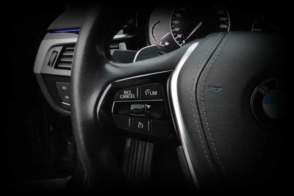 BMW 5 Series 520 i Sport Line*PANO*LIVE*SHZ*LED* 01/2020-photo-20