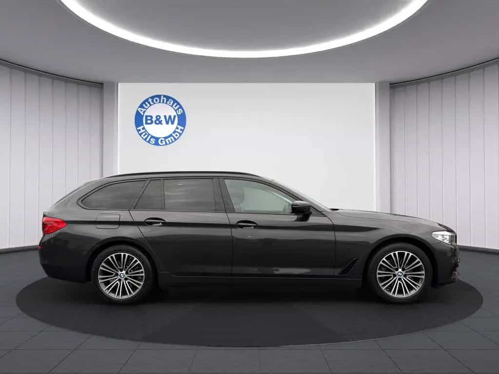 BMW 5 Series 520 i Sport Line*PANO*LIVE*SHZ*LED* 01/2020-photo-3