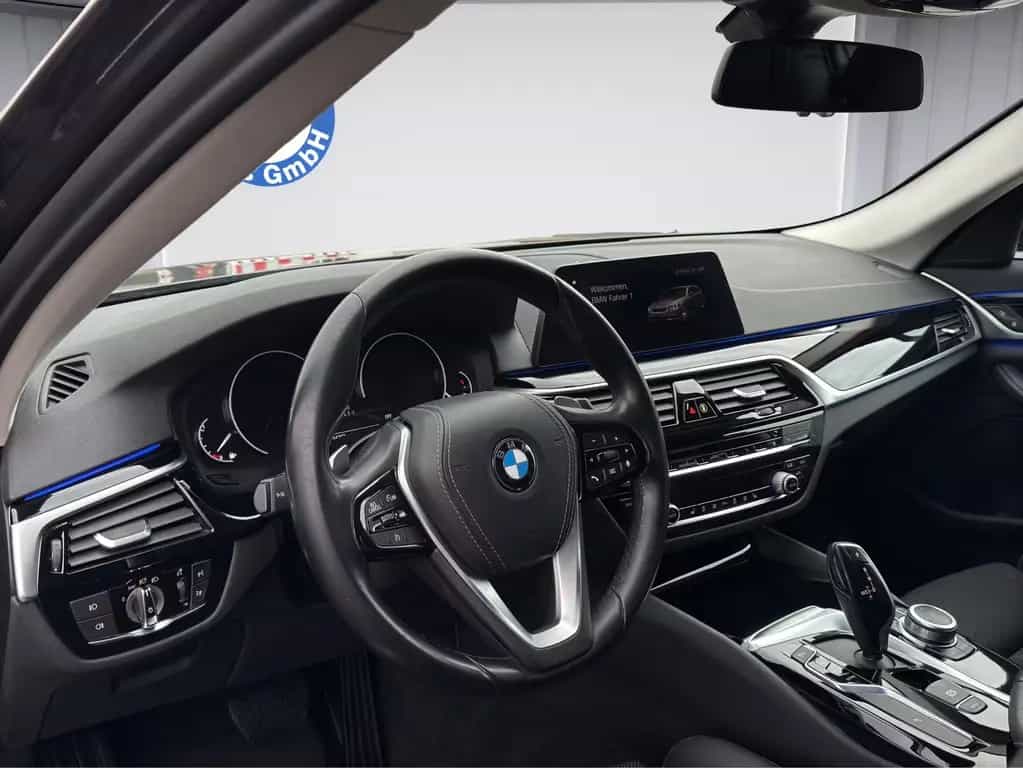 BMW 5 Series 520 i Sport Line*PANO*LIVE*SHZ*LED* 01/2020-photo-7