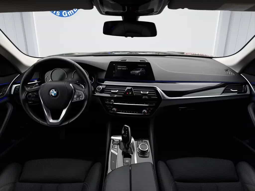 BMW 5 Series 520 i Sport Line*PANO*LIVE*SHZ*LED* 01/2020-photo-8