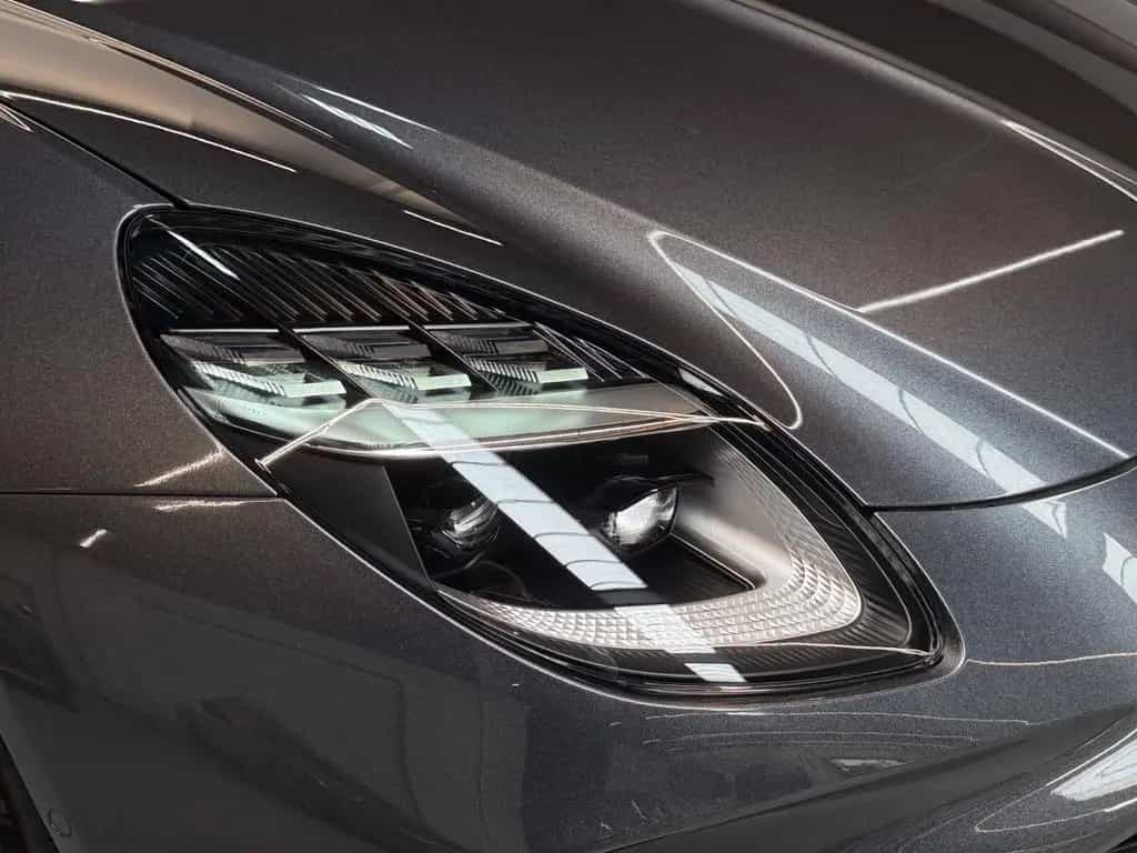 Aston Martin V8 Vantage Vantage Roadster | Aston Martin Brussels 08/2025-photo-11