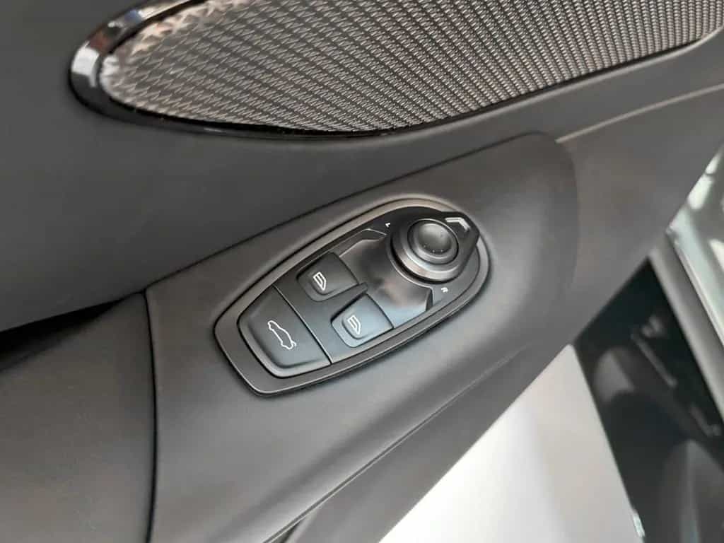 Aston Martin V8 Vantage Vantage Roadster | Aston Martin Brussels 08/2025-photo-24