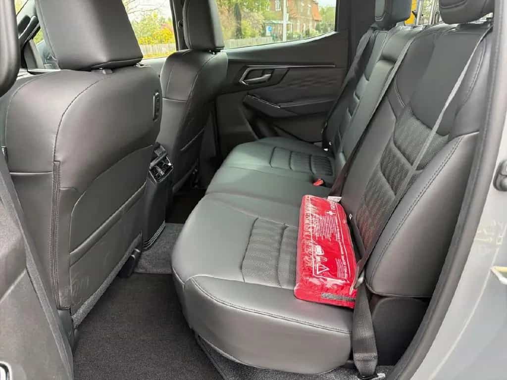 Isuzu D-Max Double Cab 4WD V-CROSS für Wohnkabine 04/2026-photo-12