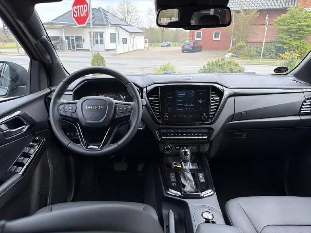 Isuzu D-Max Double Cab 4WD V-CROSS für Wohnkabine 04/2026-photo-13
