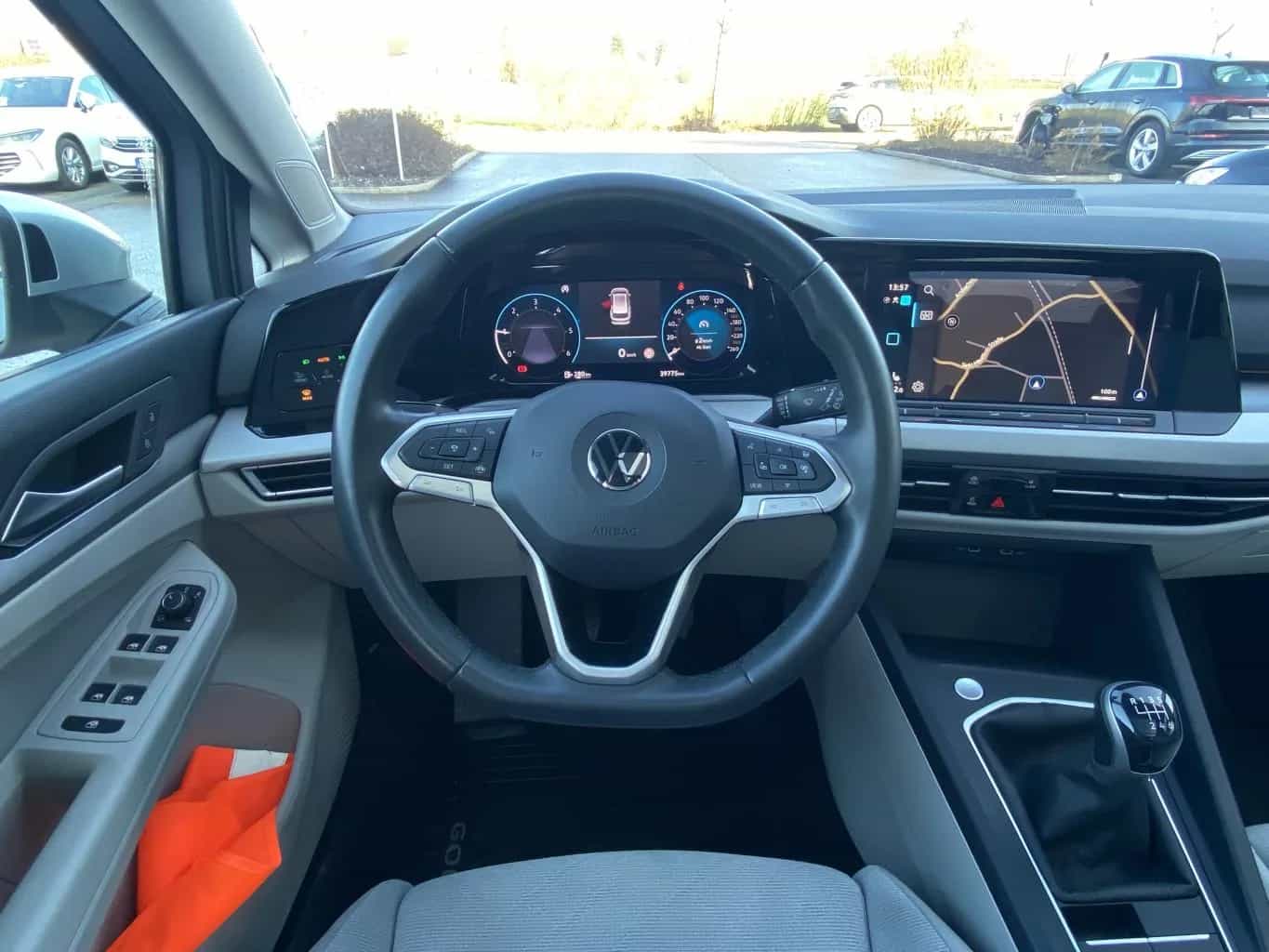 Volkswagen Golf 08/2022-photo-10