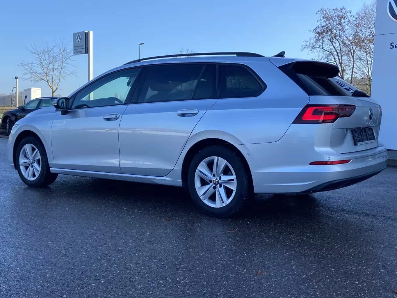 Volkswagen Golf 08/2022-photo-2