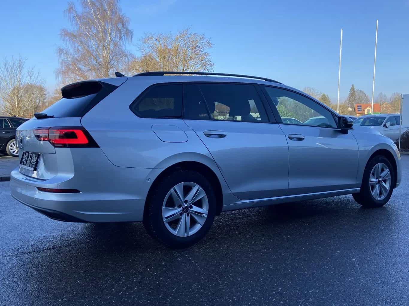 Volkswagen Golf 08/2022-photo-4