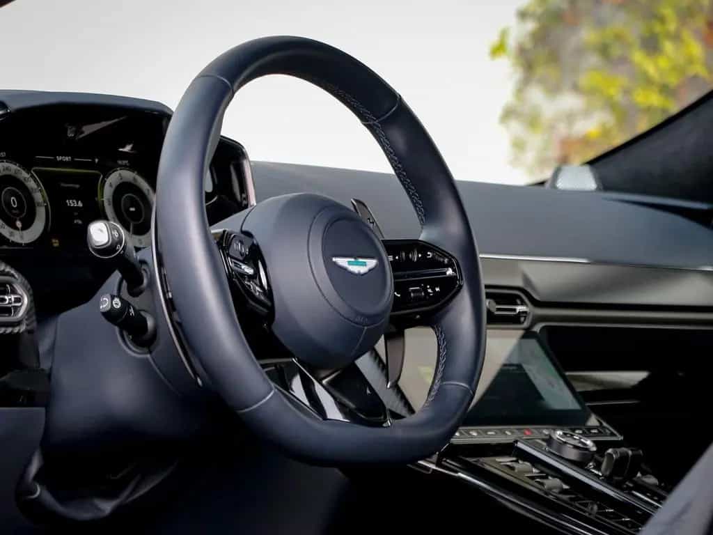 Aston Martin V8 Vantage Vantage 08/2025-photo-14
