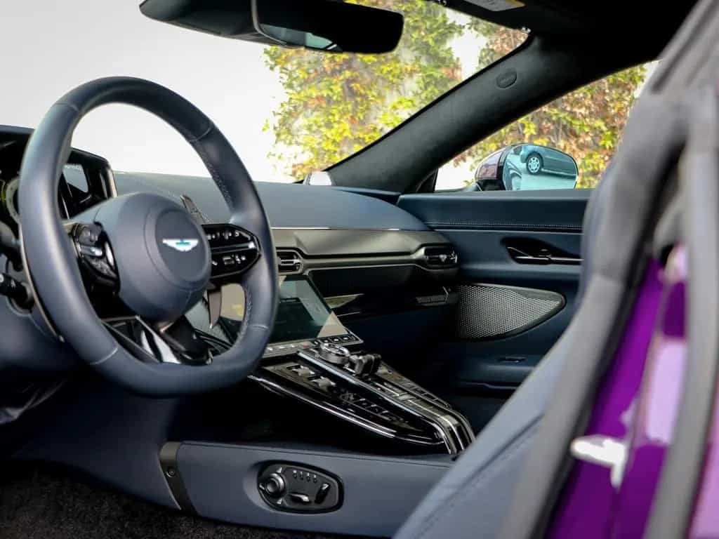 Aston Martin V8 Vantage Vantage 08/2025-photo-15