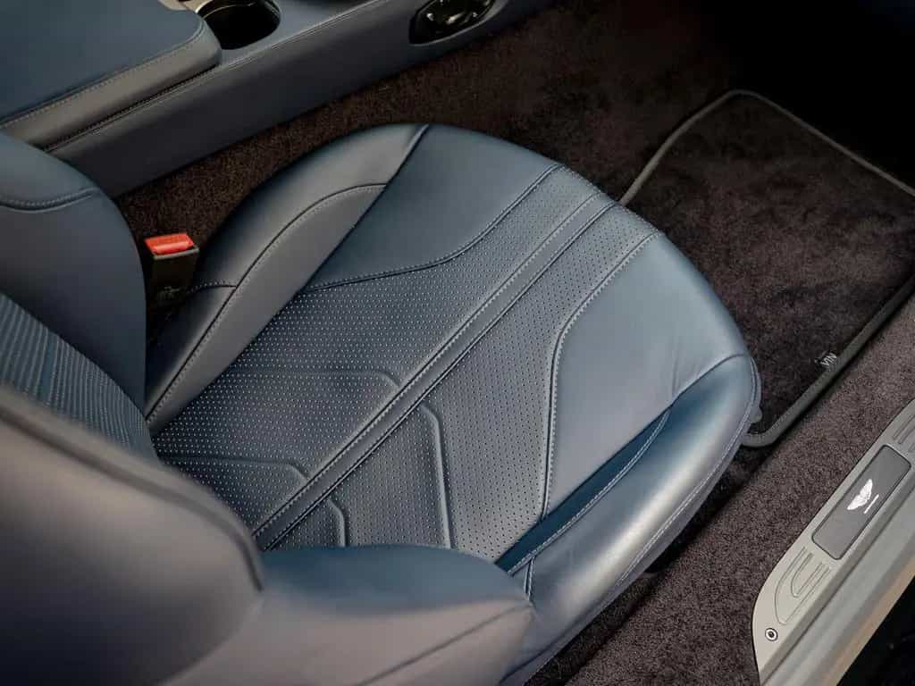 Aston Martin V8 Vantage Vantage 08/2025-photo-19