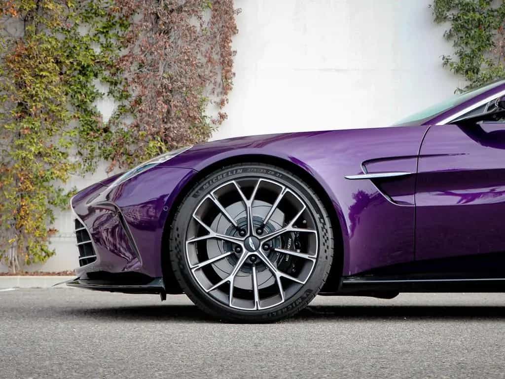 Aston Martin V8 Vantage Vantage 08/2025-photo-2