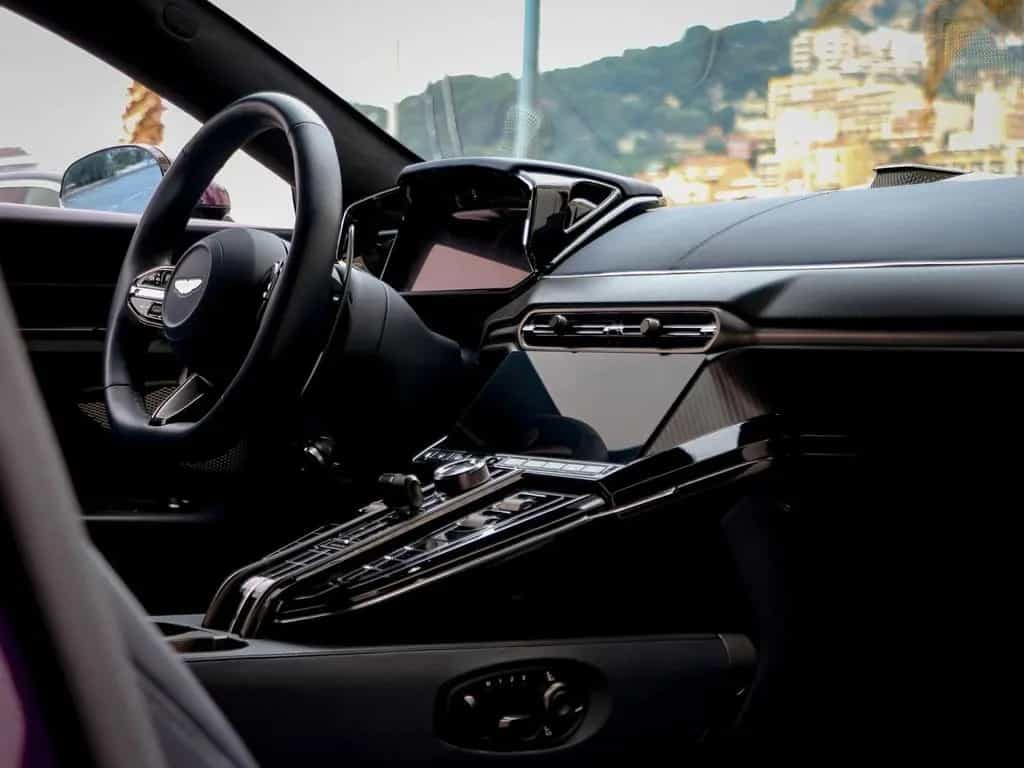Aston Martin V8 Vantage Vantage 08/2025-photo-20