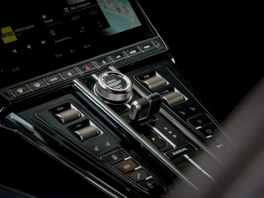 Aston Martin V8 Vantage Vantage 08/2025-photo-21