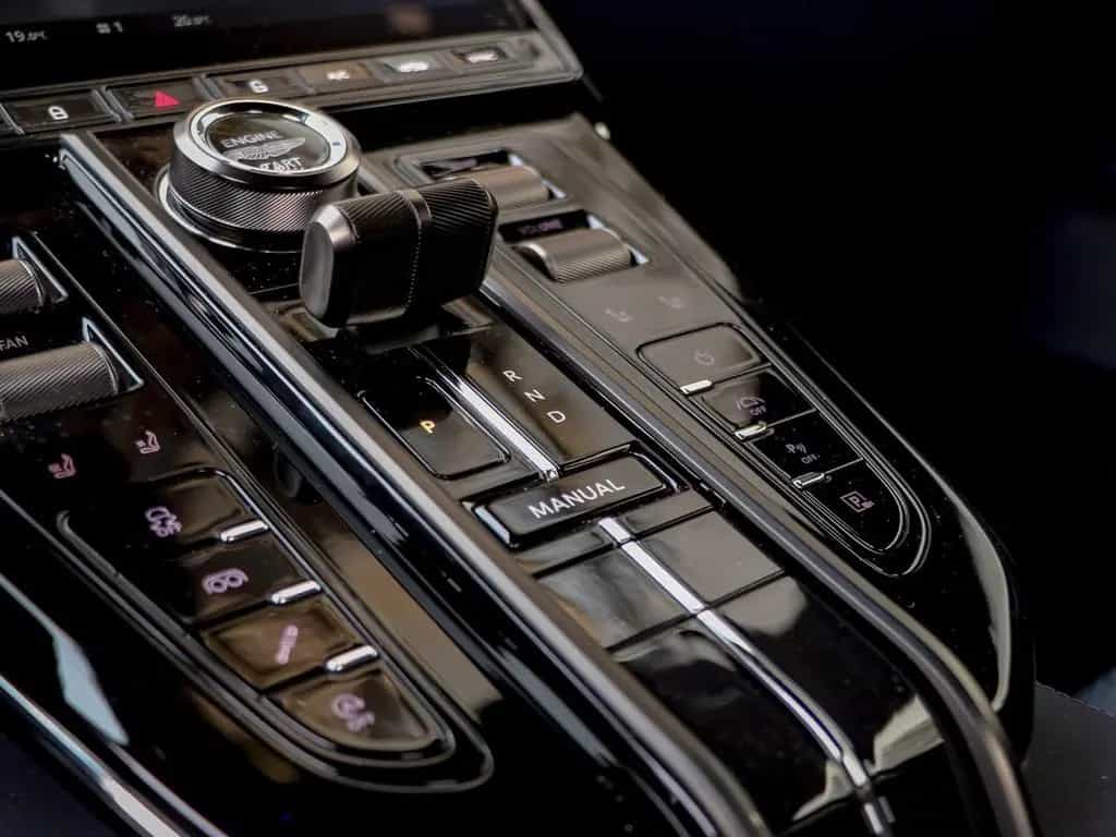 Aston Martin V8 Vantage Vantage 08/2025-photo-22