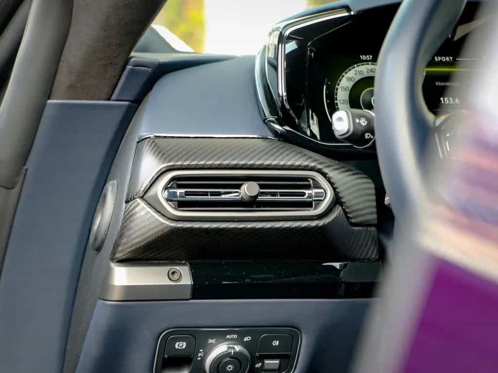 Aston Martin V8 Vantage Vantage 08/2025-photo-24
