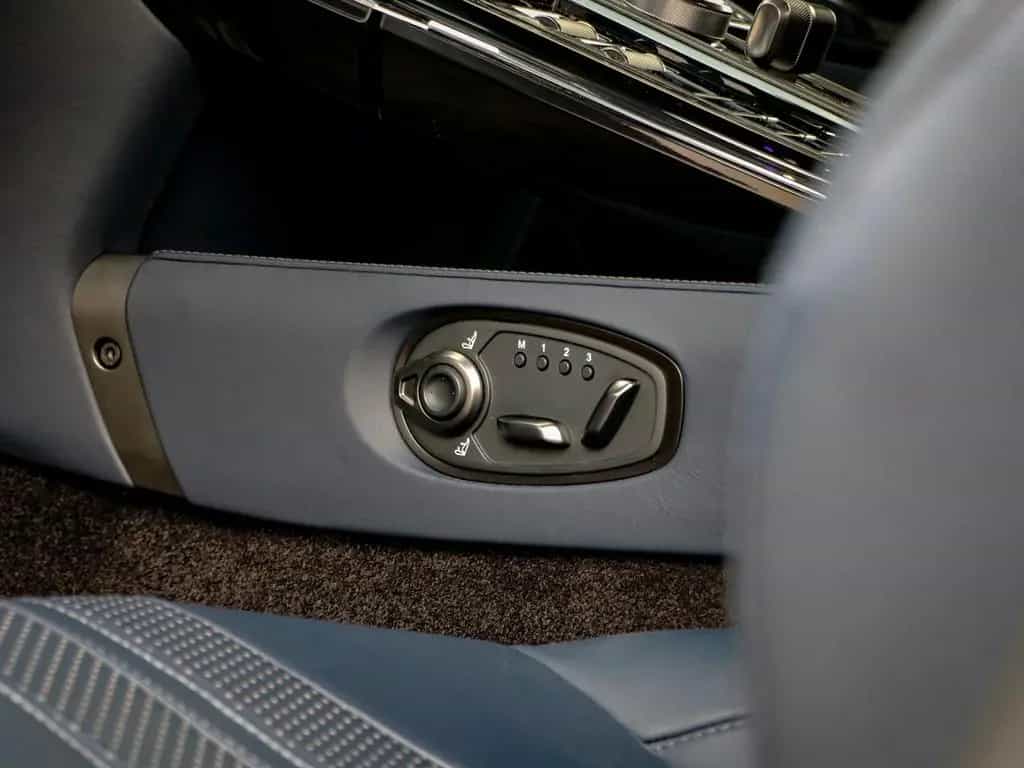 Aston Martin V8 Vantage Vantage 08/2025-photo-26