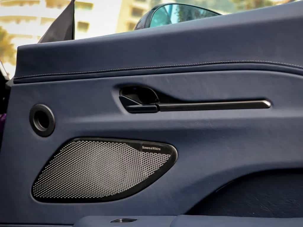 Aston Martin V8 Vantage Vantage 08/2025-photo-29