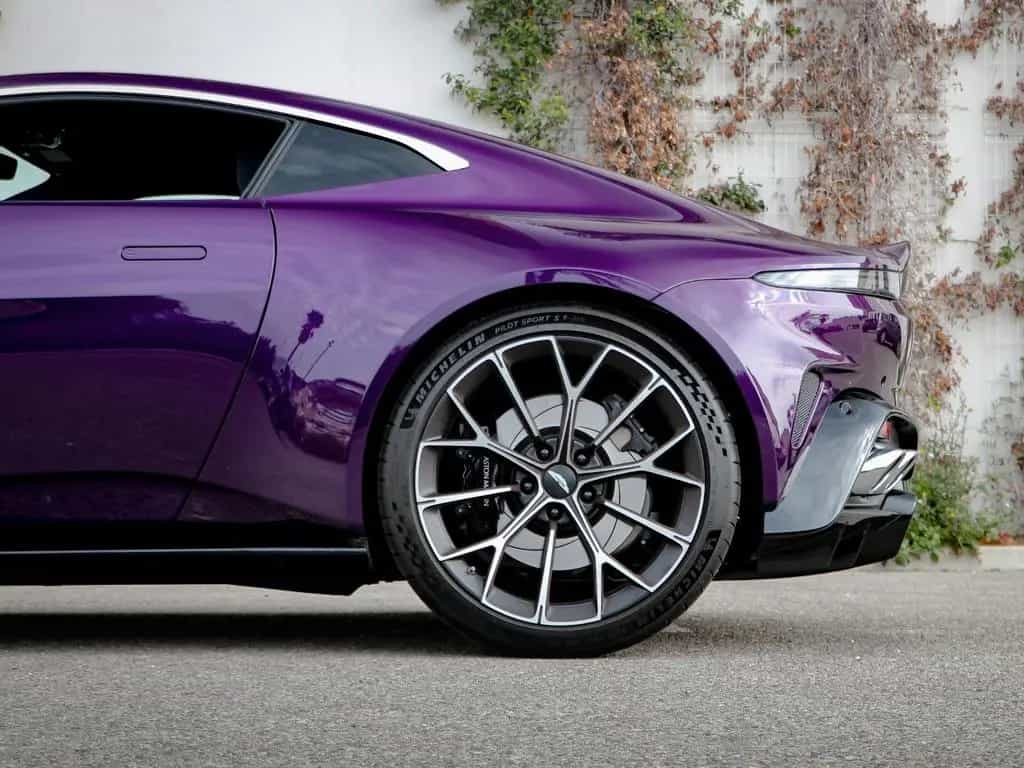 Aston Martin V8 Vantage Vantage 08/2025-photo-3